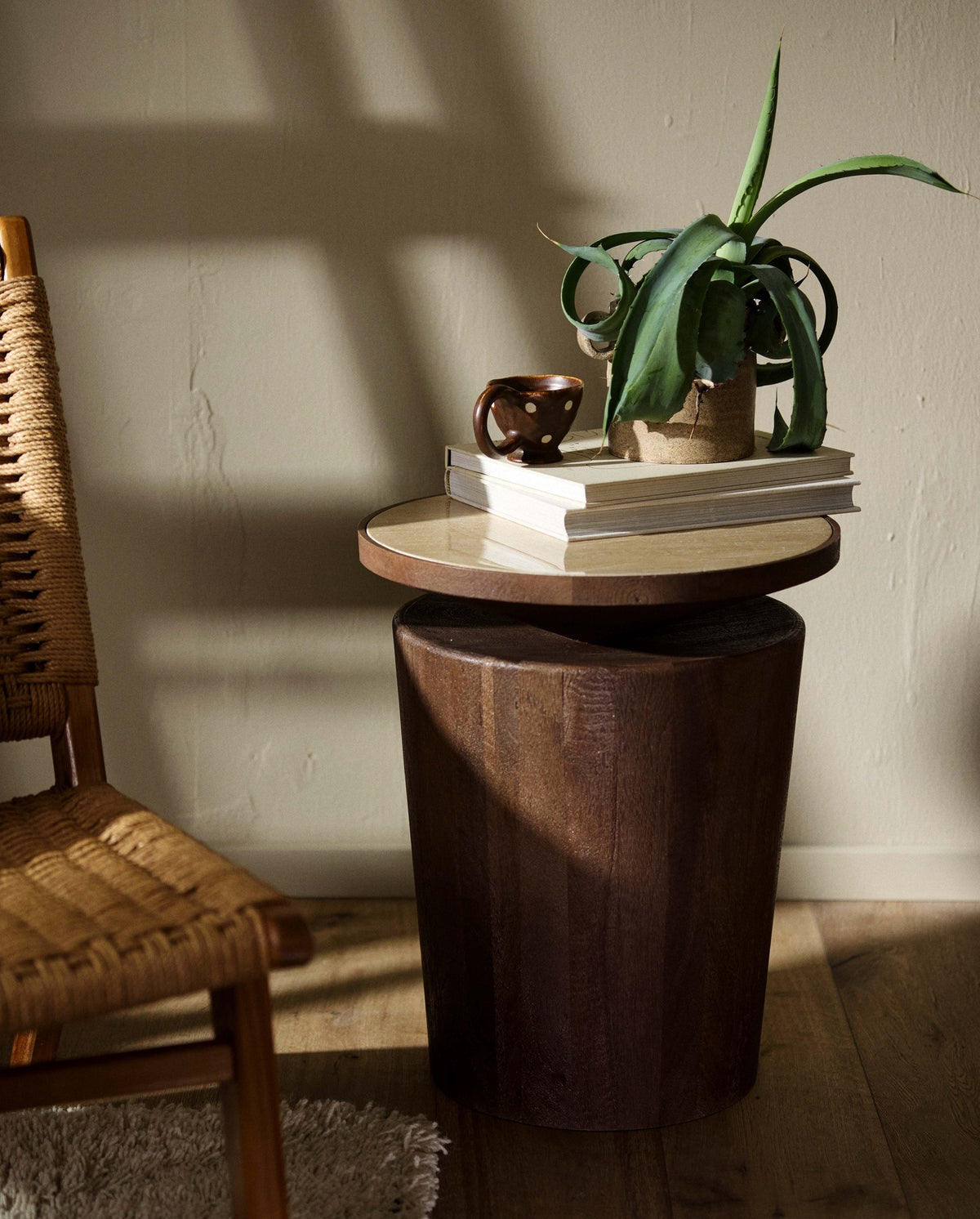 KWANDO sidebord med travertinplade - natur
