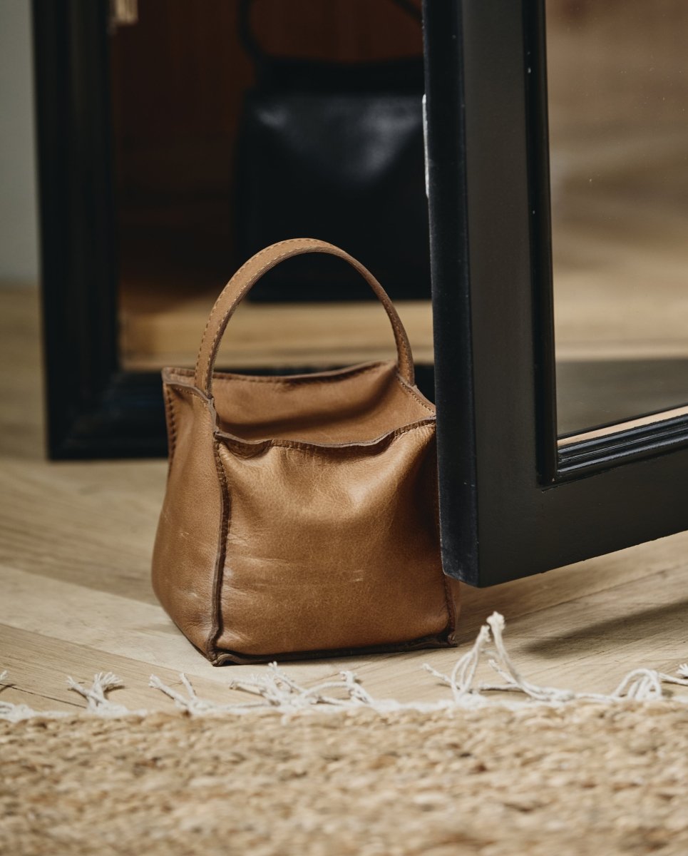 COOK dørstopper i læder med hank - 12x12 cm - brun - naordal.com