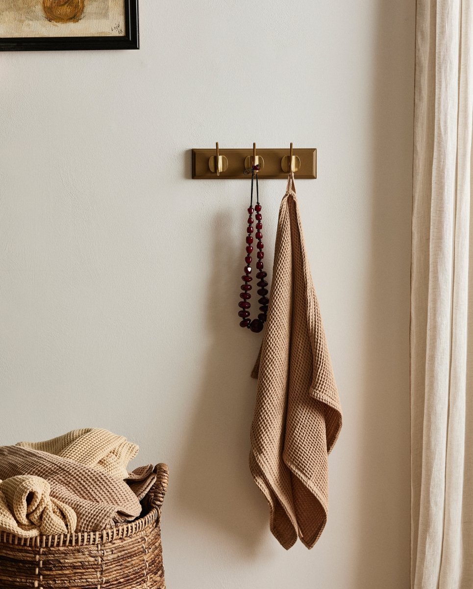 EDGY knagerække med 3 knager - brun - naordal.com