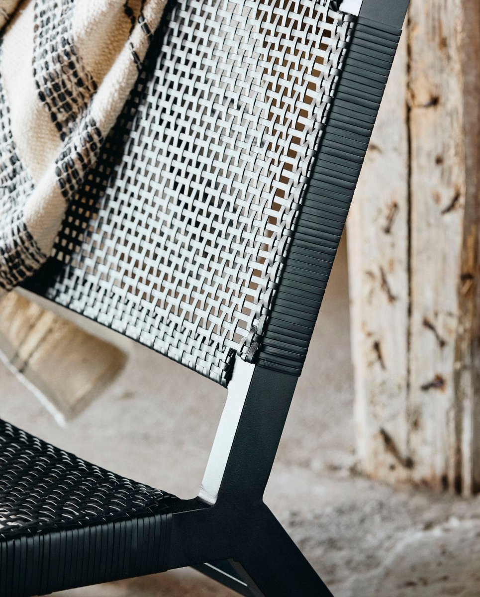 VASAI lounge havestol i flettet polyrattan - sort - naordal.com