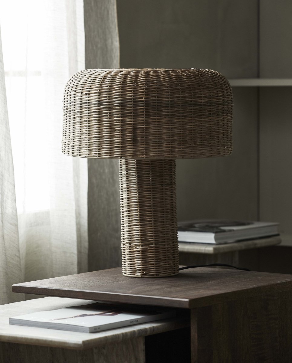 ATUM bordlampe i flettet sukkerrør - h50 cm - natur - naordal.com