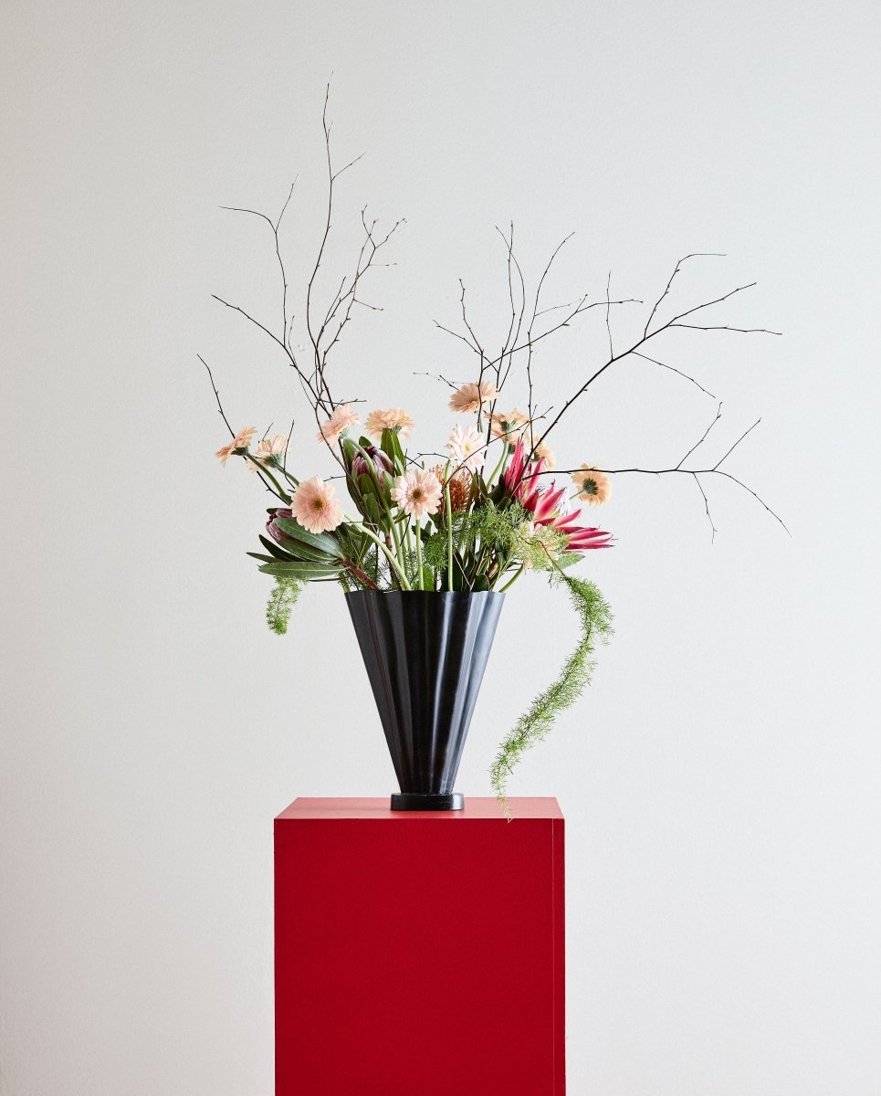 COLL vase i jern - h36 cm - antik brun - naordal.com