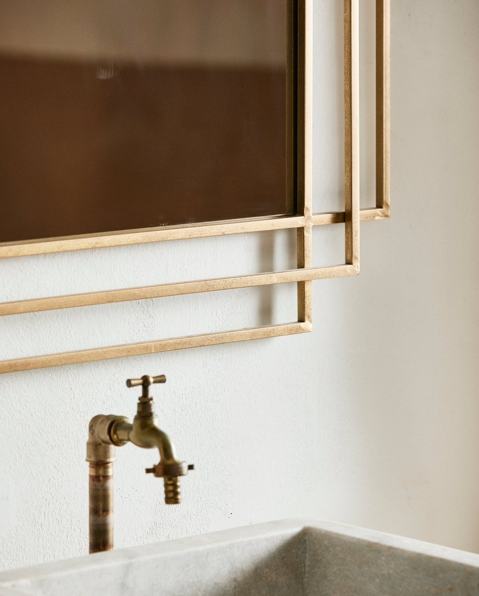 SQUARE spejl i jern - 97x76 cm - guld finish - naordal.com