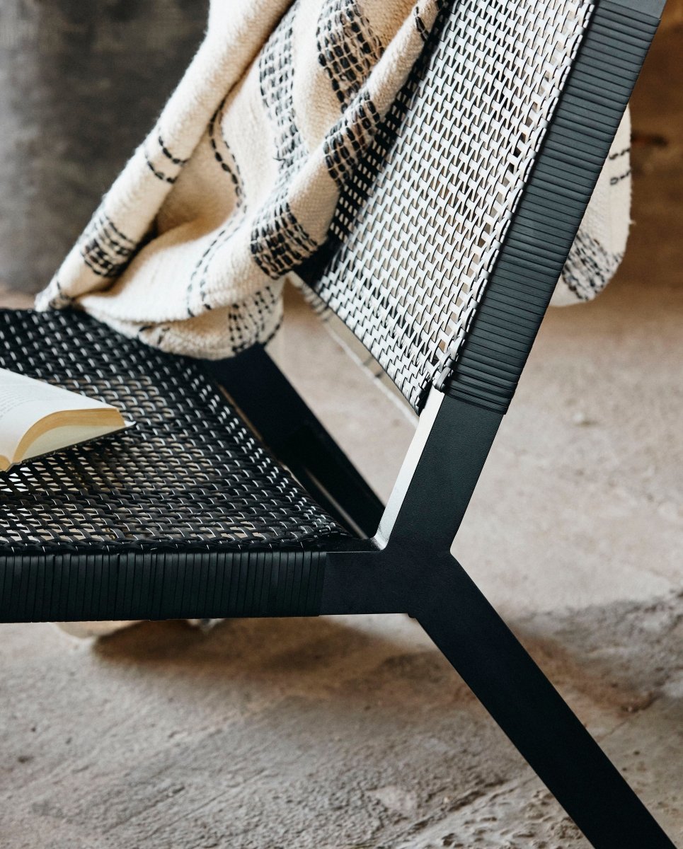 VASAI lounge havestol i flettet polyrattan - sort - naordal.com