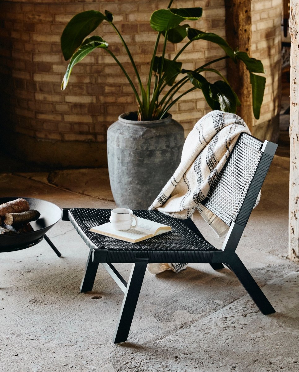 VASAI lounge havestol i flettet polyrattan - sort - naordal.com