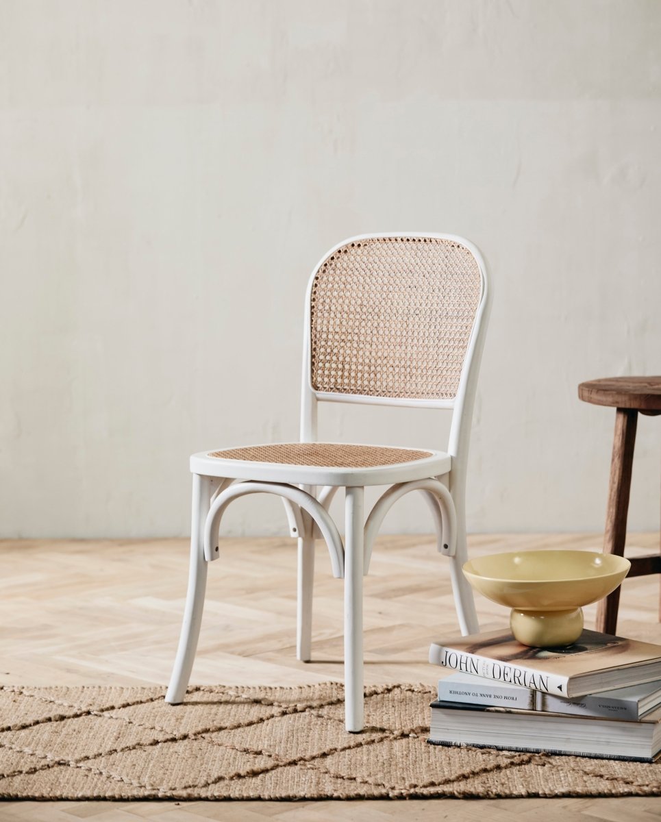 WICKY spisebordsstol med flet - hvid/natur - naordal.com