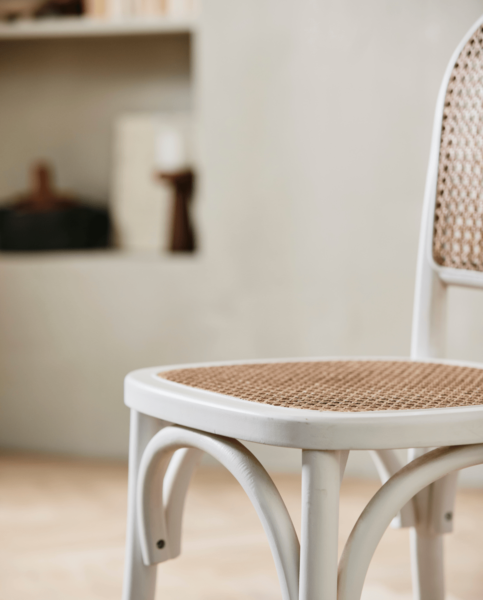 WICKY spisebordsstol med flet - hvid/natur - naordal.com