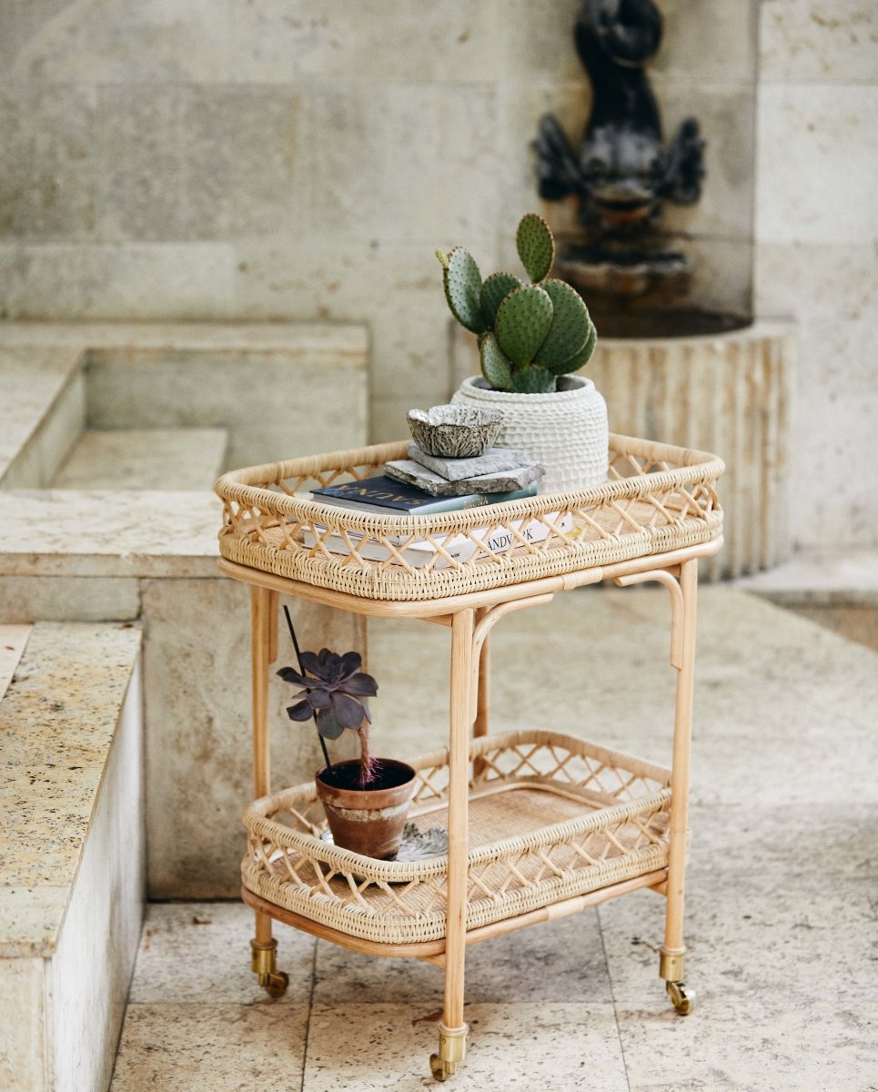 LIRI rullebord i rattan - 62x42 cm - natur - naordal.com