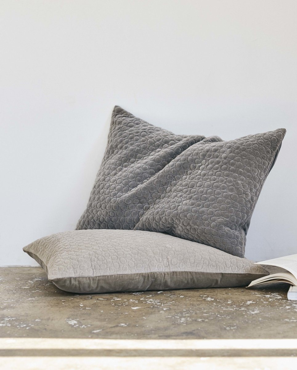 MIZAR pudebetræk i velour m/cirkler - 50x70 - pistacie - naordal.com